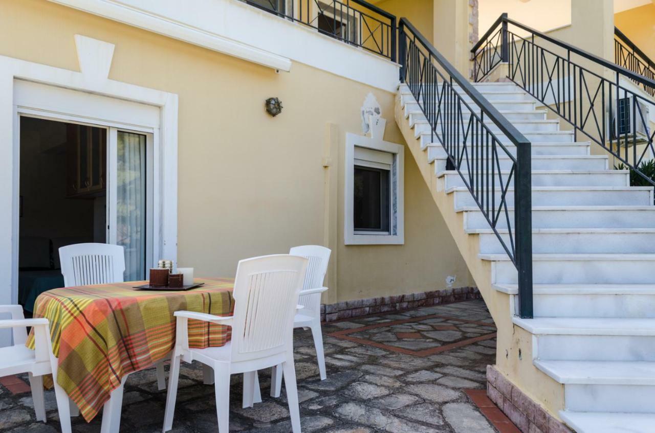 Kyrana Apartments Paliouri Bagian luar foto