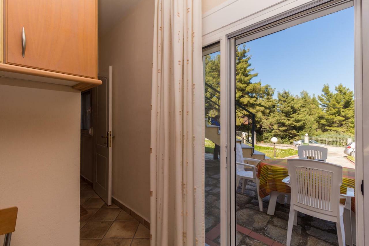 Kyrana Apartments Paliouri Bagian luar foto