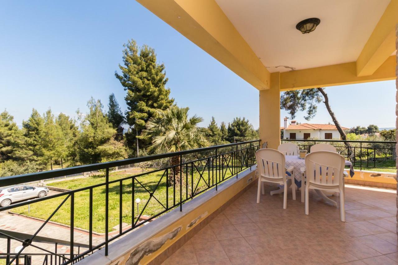 Kyrana Apartments Paliouri Bagian luar foto